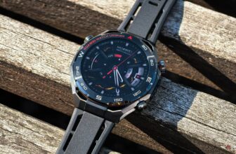 This flagship smartwatch packs a characteristic Ap...