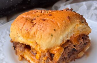 BEEF AND CHEDDAR SLIDERS – The Southern Girl...